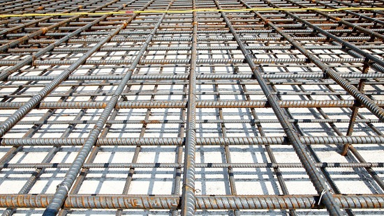 桁架楼楼承板的使用可以有效的节省施工人员的成本